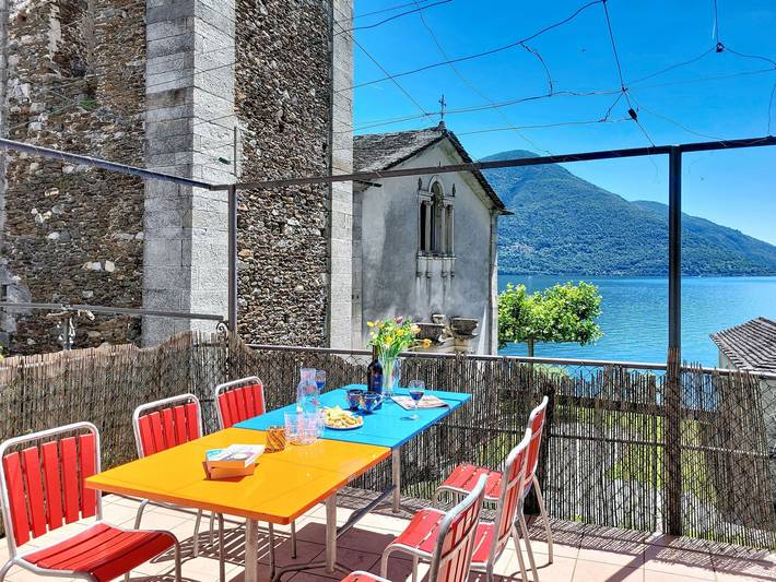 Ferienhaus für 10 Personen, mit Terrasse und Ausblick sowie Seeblick in Brissago
