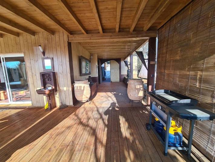 Location de vacances pour 8 personnes, avec jardin et terrasse ainsi que vue et piscine dans Cirque de Gens - 4