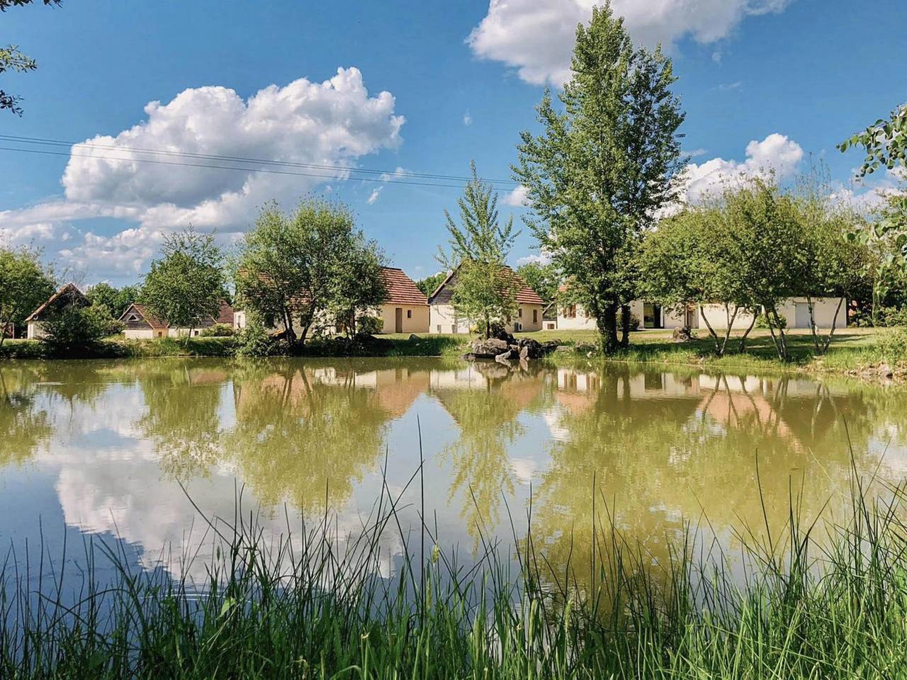 Schönes Haus im Ferienpark mit Schwimmbad
 in Lacapelle-Marival, Lot