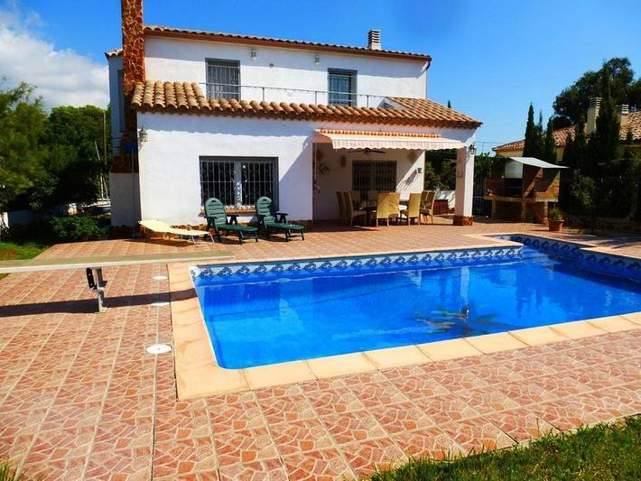 Chalet para 10 personas, con jardín además de piscina y jacuzzi, Se admiten mascotas en Provincia de Tarragona - 4