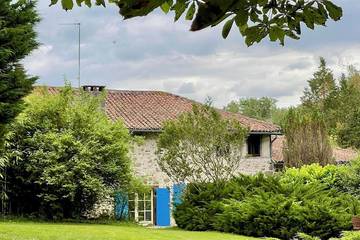 Gîte pour 8 personnes, avec jardin, animaux acceptés à Bussière-Badil