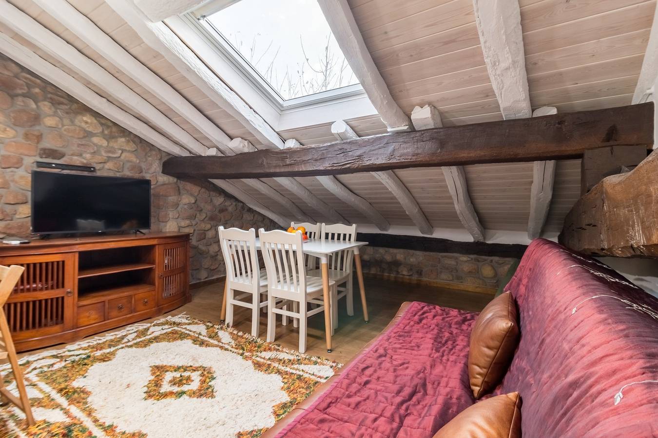 Landhaus 'Casa Velarde Apto 1' mit Bergblick, privatem Garten und Wlan in Torrelavega, Kantabrische Küste