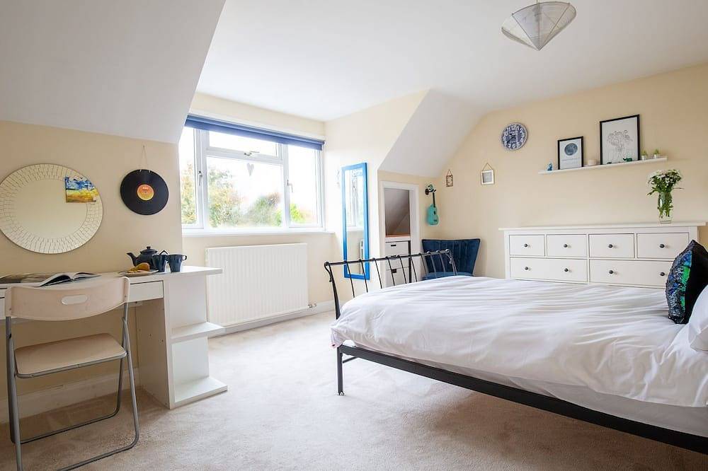 Glasfryn - sleeps 10 guests  in 5 bedrooms in Great Wolford, Warwickshire