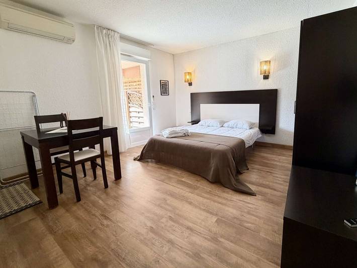 Apartamento entero, Estudio climatizado con piscina y aparcamiento en Saint-Florent in Saint-Florent, Region de Calvi