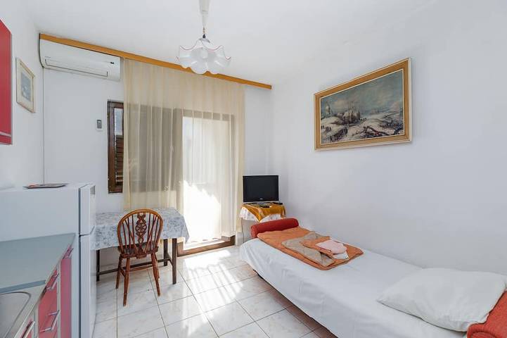Ganze Wohnung, 1-Zimmer-Ferienwohnung mit Balkon Gradac, Makarska in Gradac, Makarska Riviera