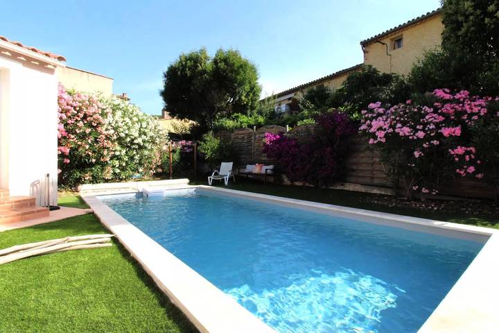 Villa pour 7 personnes, avec Terrasse ainsi que Jardin et Piscine à Hyeres