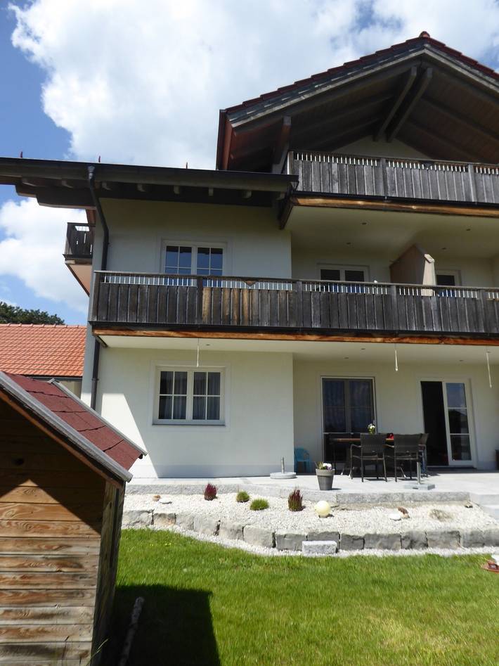Ferienwohnung für 2 Personen, mit Balkon/Terrasse und Balkon sowie Seeblick, kinderfreundlich in Gstadt am Chiemsee - 2