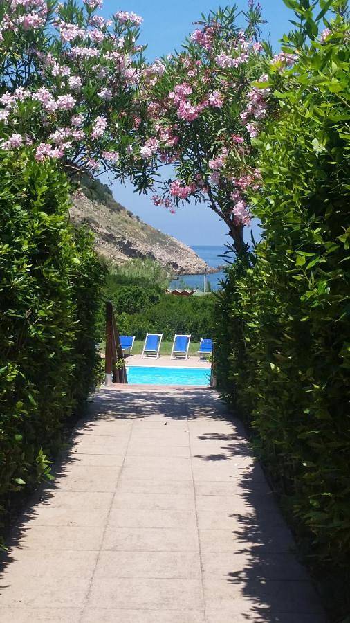 Casa vacanza per 4 persone, con giardino e panorama nonché piscina, adatto a famiglie con bambini a Nisporto