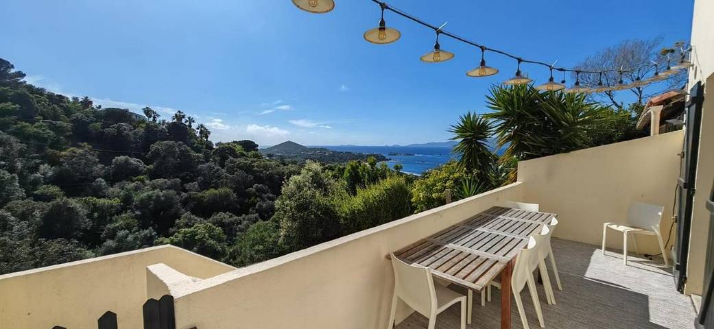 Location de vacances pour 6 personnes, avec Balcon ainsi que Terrasse et Vue dans Plage de la Stagnola