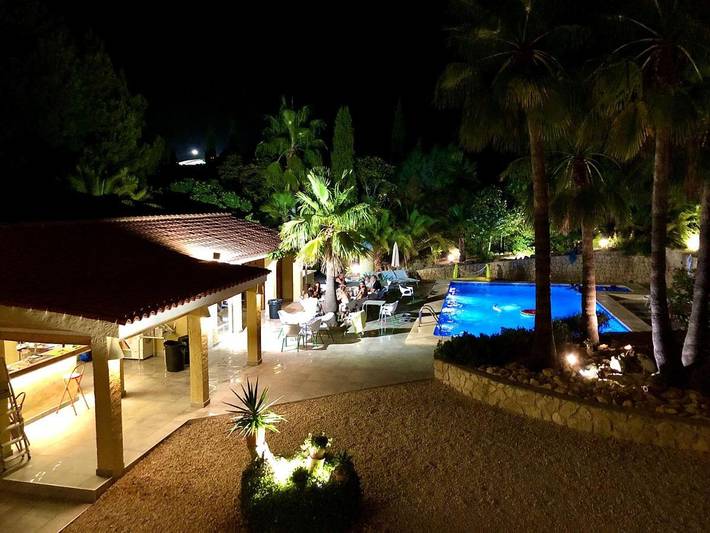 Villa pour 25 personnes, avec jardin et jacuzzi ainsi que piscine et balcon à Benidorm - 4