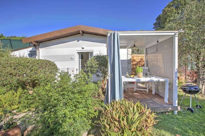 Ferienwohnung für 2 Personen, mit Pool und Sauna sowie Terrasse, mit Haustier