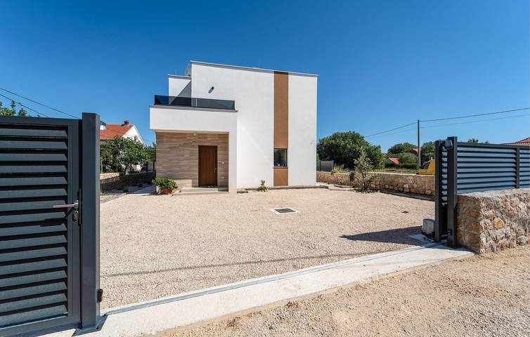 Ferienhaus für 8 Personen, mit Pool und Terrasse sowie Garten in Sukosan - 2