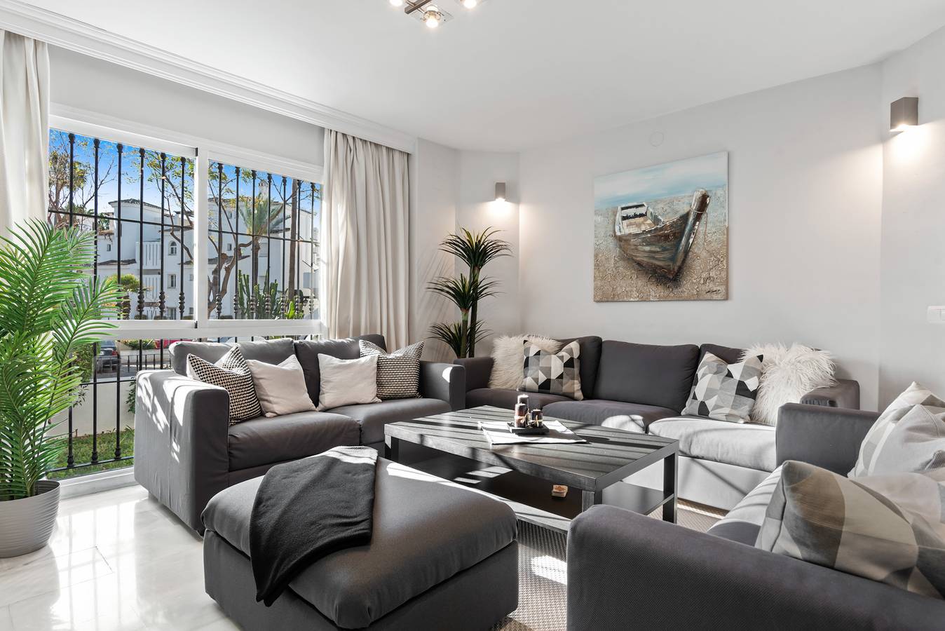 Casa Esquina in Nueva Andalucia Golf Valley, Marbella