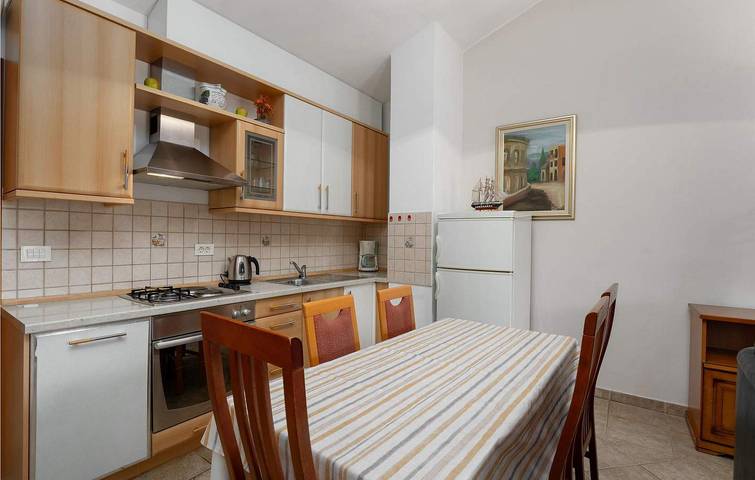 Ganze Ferienwohnung, Gemütliches Apartment mit Meerblick und Terrasse in Amarin, 1,5 km vom Strand entfernt in Rovinj (Kroatische Adria), Rovinj
