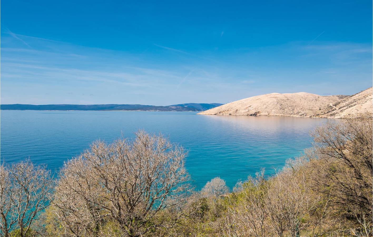 Modernes 2-Zimmer-Apartment mit Terrasse, 1 km vom Strand entfernt und WLAN in Punat, Krk
