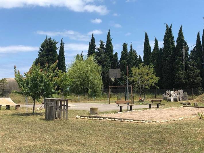 Location de vacances pour 4 personnes, avec vue ainsi que piscine et jardin à Théza - 4