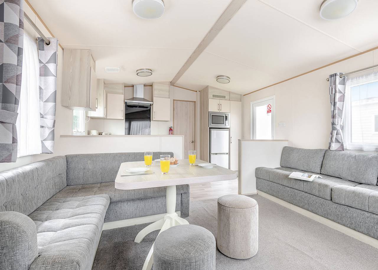 Gold 4 Bedroom Caravan with parking and decking in Skegness, Lincolnshire
