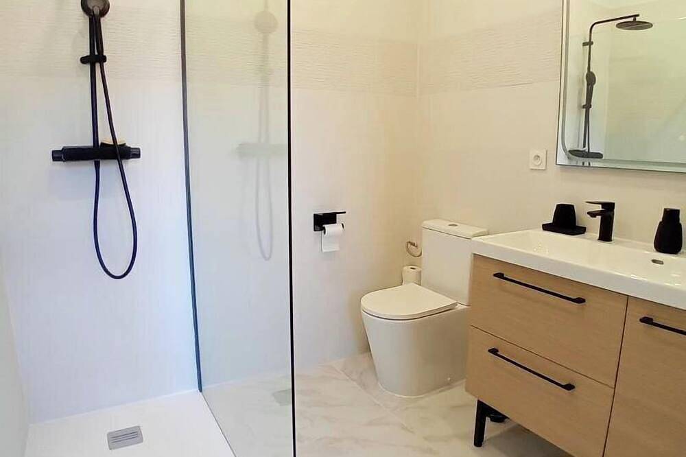 Appartamento intero, Appartement avec jardin et terrasse in Alata (Corsica), Ajaccio e dintorni