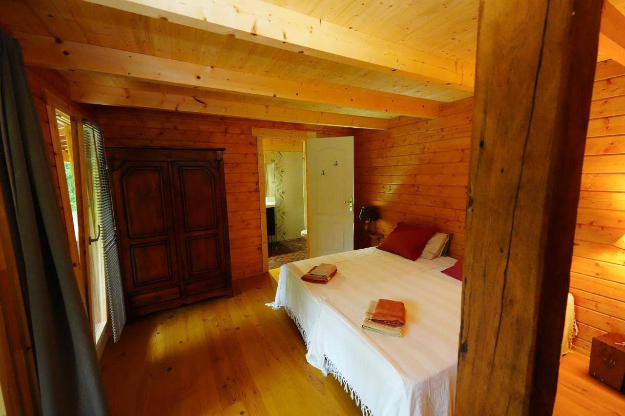 Family Room with Shower in La Sauvetat-sur-Lède, Région de Villeneuve-sur-Lot