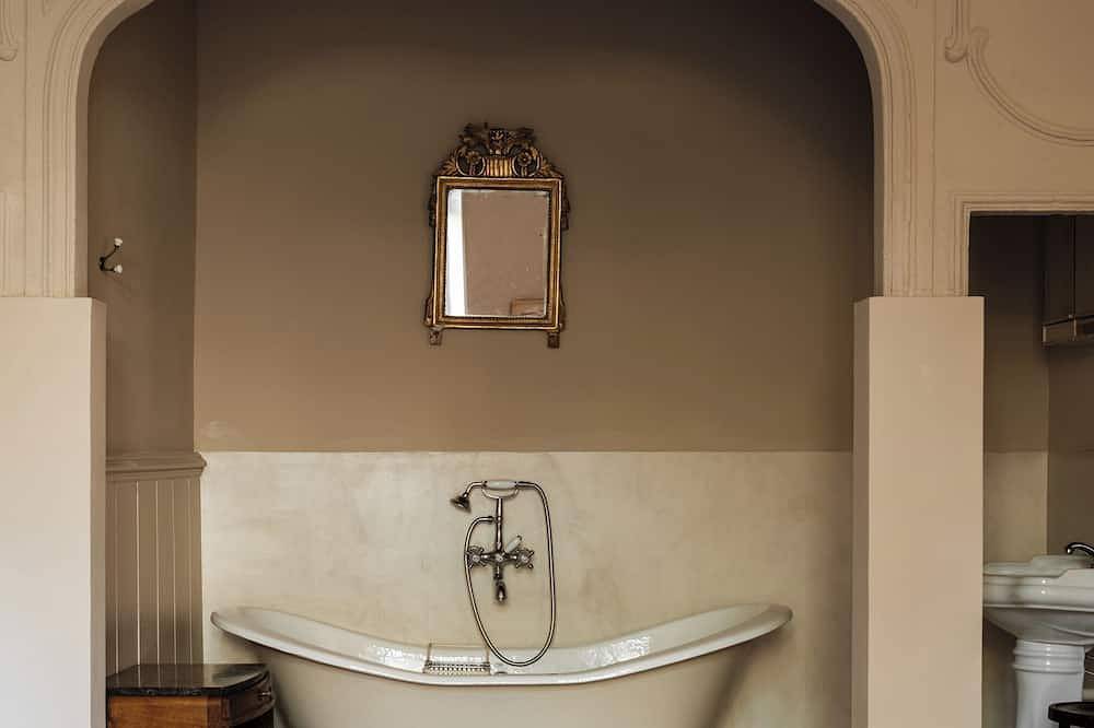 Bastide with garden and swimming pool 10 minutes from Saint Rémy de Provence in Eyragues, Region de Arles