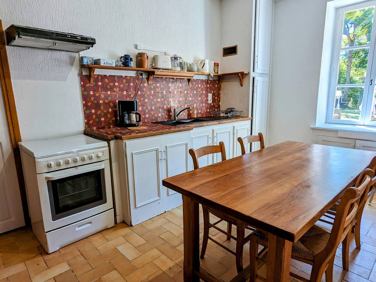 Secluded forest retreat with large house and pets allowed in Foissy, Beaune region
