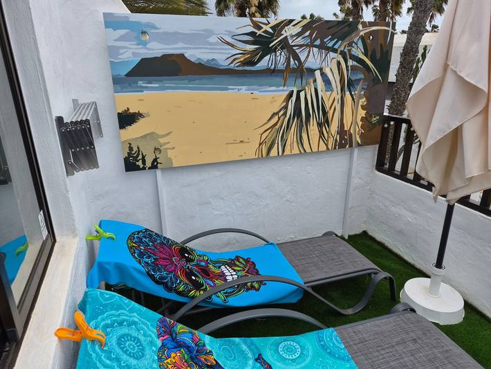 Entire apartment, Vacation 'Casa De La Calma' with Sea View, Shared Pool and Wi-Fi in Corralejo, La Oliva