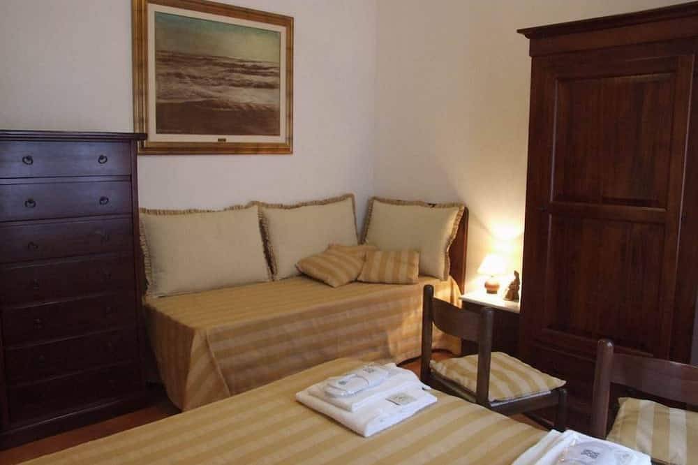Grosse komfortabel Villa mit Blick, Garten und  Gemeinschaftpool,Dorfnah in Valcanina, Sassetta