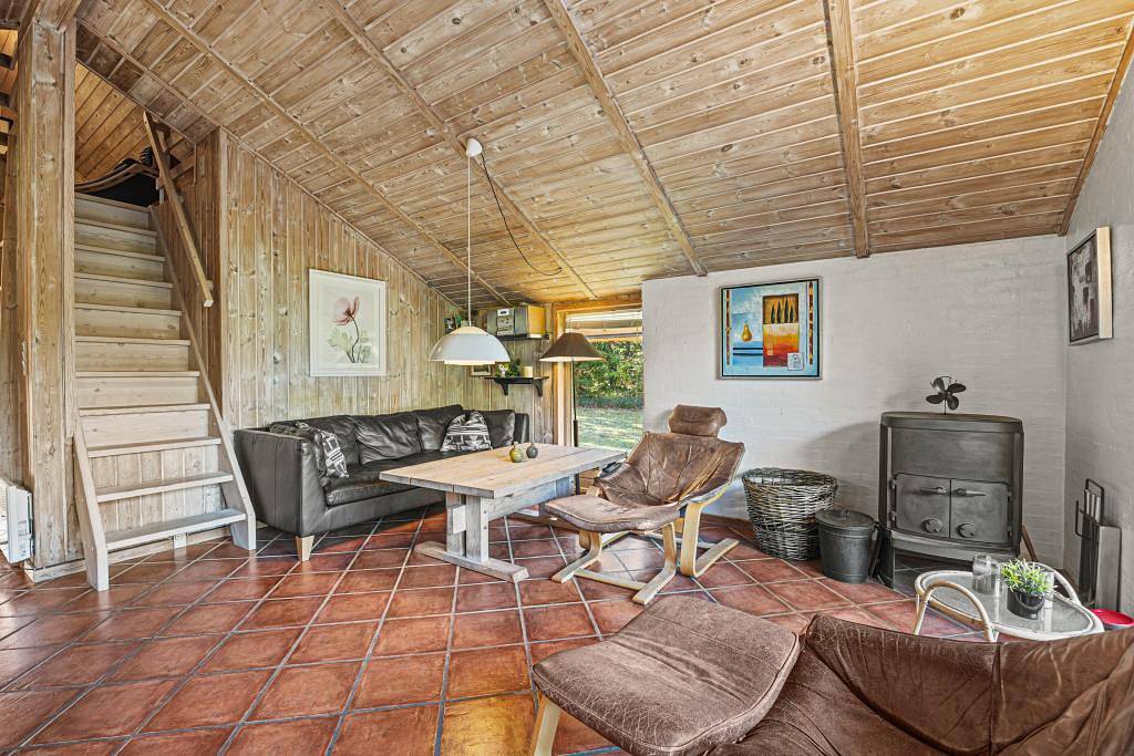 Reetgedecktes Ferienhaus mit Sauna auf großem Naturgrundstück in Houstrup, Varde