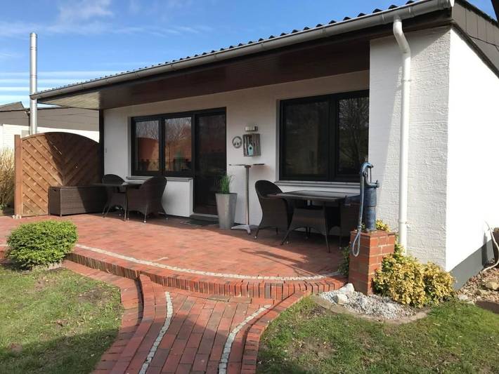 Ferienhaus für 4 Personen, mit Terrasse und Garten sowie Seeblick