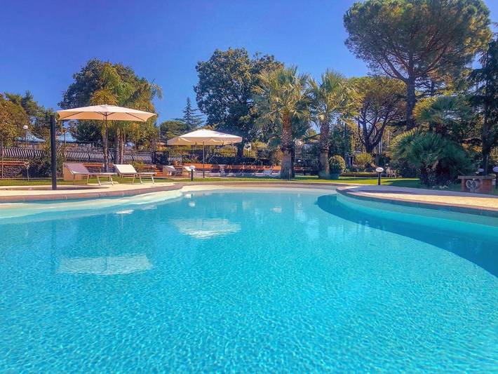 Location de vacances pour 5 personnes, avec piscine ainsi que vue et jardin à Mascalucia