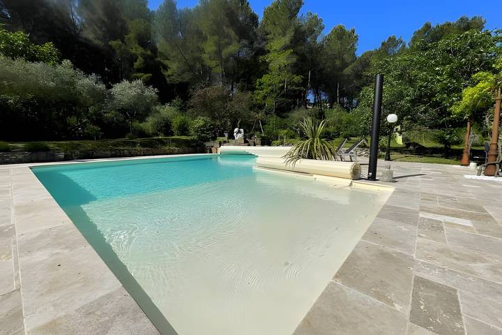 Holiday home for 10 people, with hot tub and garden - 1