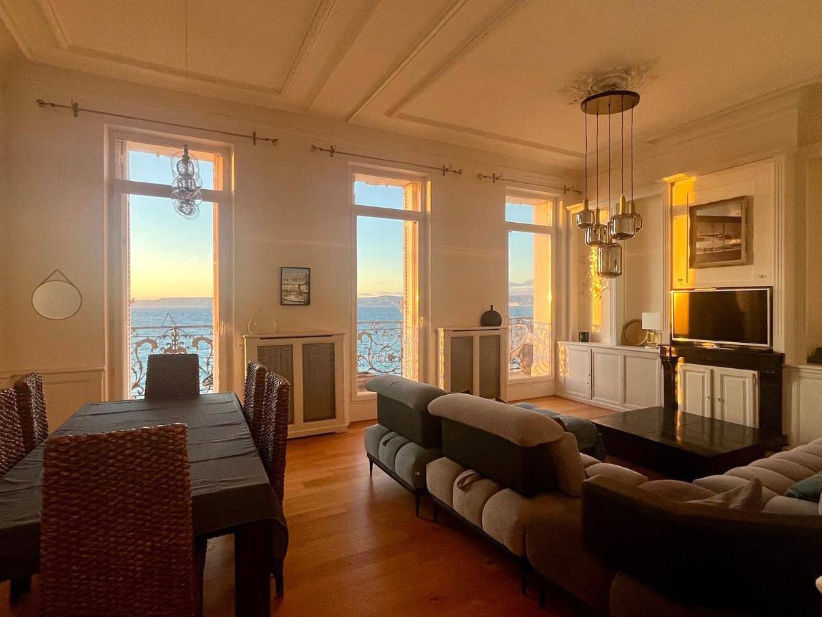 Appartement entier, Appartement sur la Corniche Kennedy face à la mer in Marseille, Région de Marseille