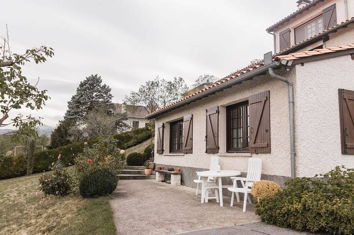Gîte pour 3 personnes, avec Terrasse ainsi que Jardin et Piscine dans Blanzat