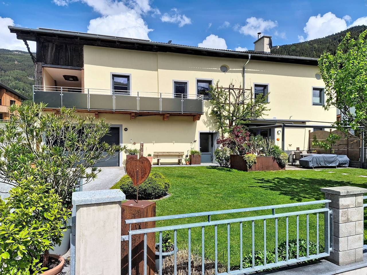 Ganze Wohnung, Halbeis in Tuxer Alpen, Pfons
