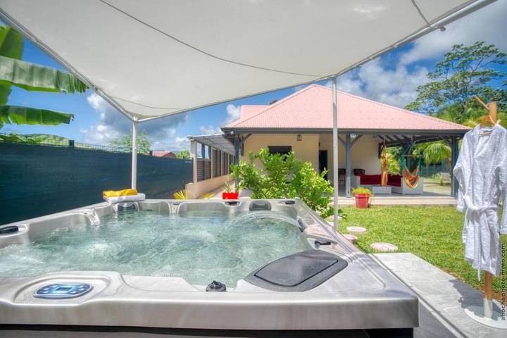 Location de vacances pour 6 personnes, avec jardin à Gros Morne (homonymie)