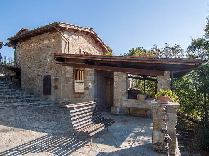 Agriturismo per 2 persone, con Balcone e Terrazza nonché Piscina a Pratovecchio Stia