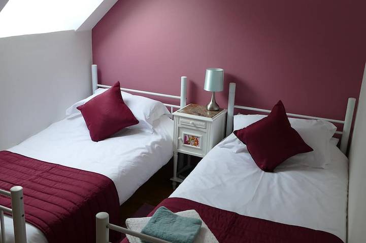 Gîte pour 8 personnes, avec jardin et jacuzzi à Bourbriac - 4