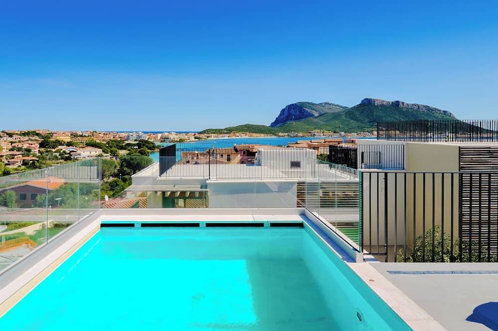 Modern, comfortable villa in Costa Smeralda, Sardinia near Olbia Airport in Spiaggia di Baia Caddinas, Golfo Aranci