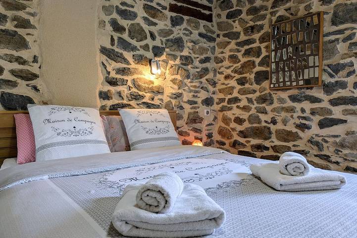 Gîte pour 6 personnes, avec terrasse et jardin, animaux acceptés à Rosières - 3