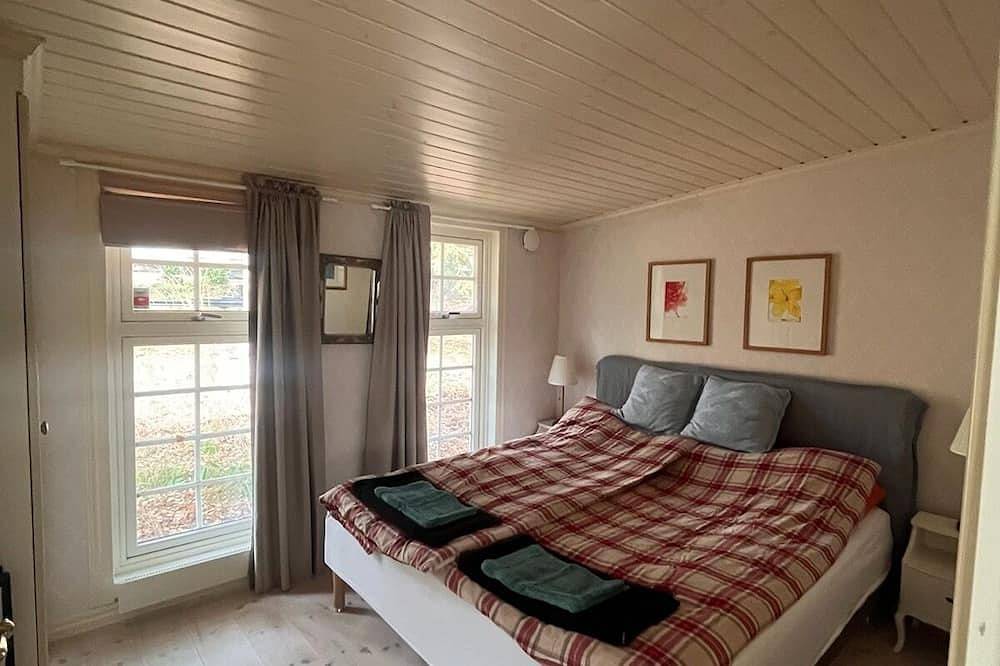 Tranquil hillside cabin with easy access to nature & city.\nstockholms län in Nacka, Stockholmer Schärengarten