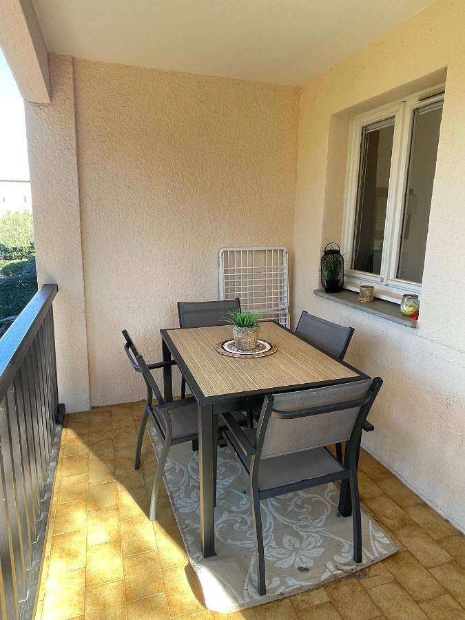 Gîte pour 4 personnes, avec jardin et terrasse ainsi que vue et piscine, animaux acceptés dans Golf et Tennis Club de Valescure - 2