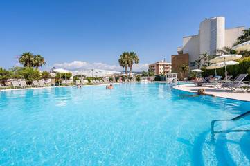 Hôtel pour 2 personnes, avec jardin ainsi que bassin pour enfant et piscine, animaux acceptés à Torre Faro