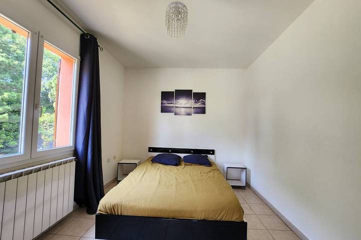 Location de vacances pour 7 personnes, avec terrasse et jardin à Saint-Julien-de-Peyrolas - 4