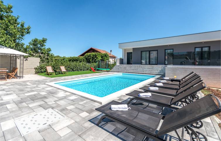 Ferienhaus für 8 Personen, mit Terrasse und Pool in Zadar - 3