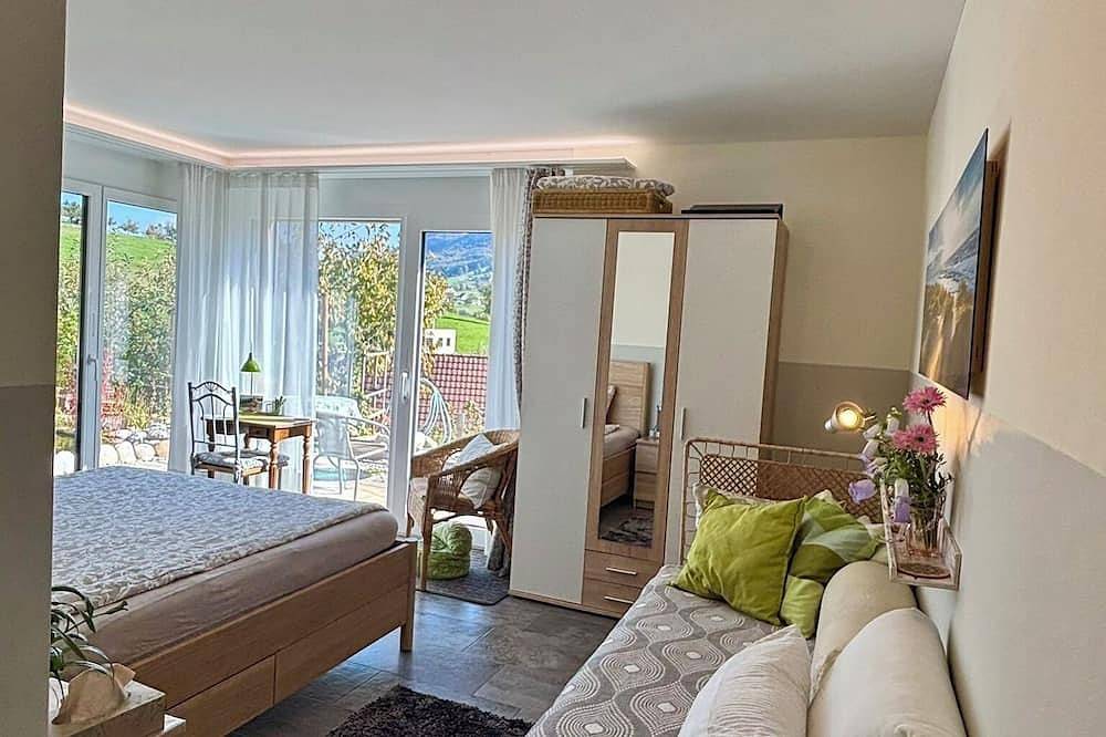 3 Zi. Apartment Villa Sonnglück am Natur-Schwimmteich im Schweizer Wander-Jura in Zullwil, Kanton Solothurn