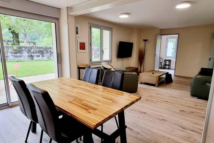 Gîte pour 2 personnes, avec terrasse dans Lac de Nantua - 4