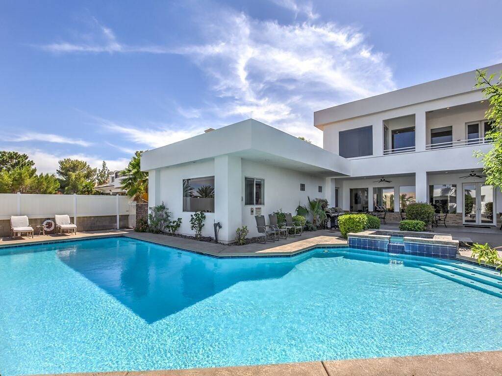 Modern 7000sf Villa, privater Basketball- / Tennisplatz in Spring Valley (NV), Red Rock Canyon