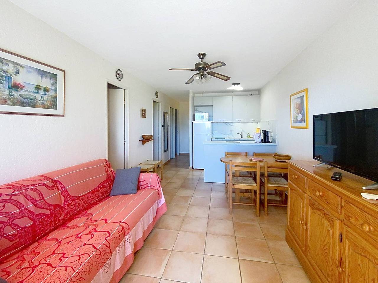 Appartement entier, T2 cabine avec terrasse à La Favière, proche plages et commerces in Bormes-les-Mimosas, Parc national de Port-Cros