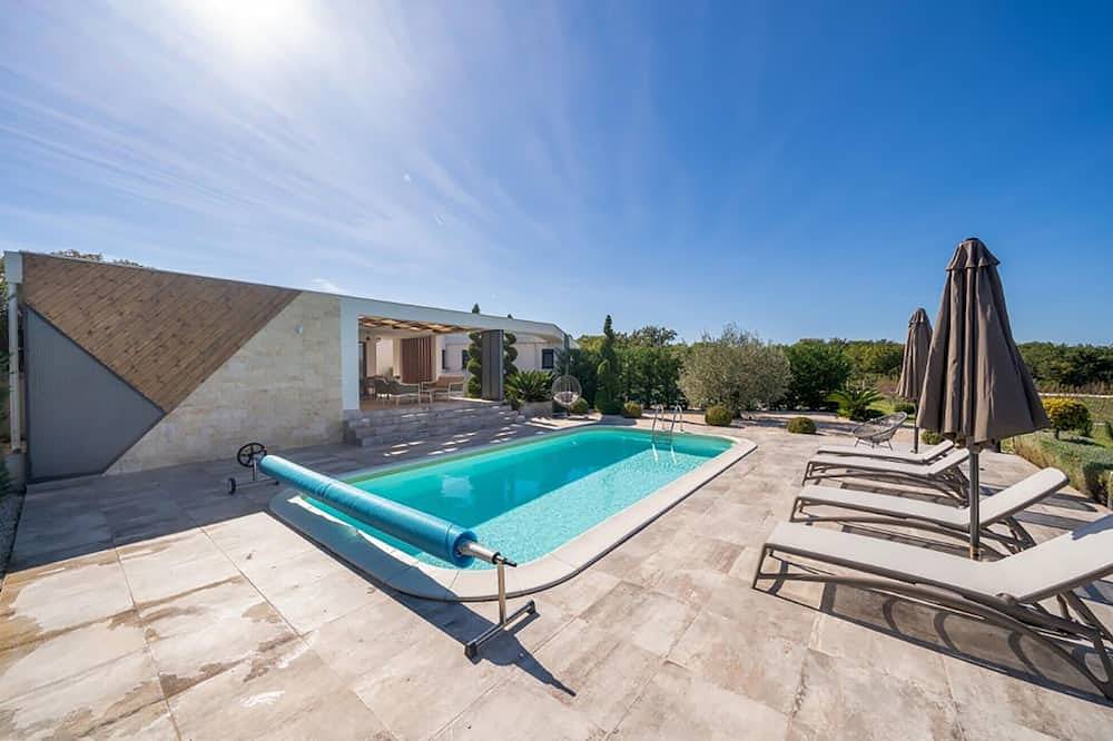 Stunning home in Zerava in Nin, Zadar