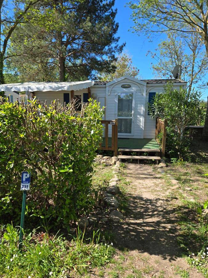 Camping pour 6 personnes, avec piscine ainsi que vue et jardin, adapté aux familles